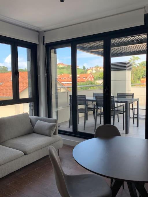 شقة Atico Con Esplendida Terraza كوميلاس المظهر الخارجي الصورة